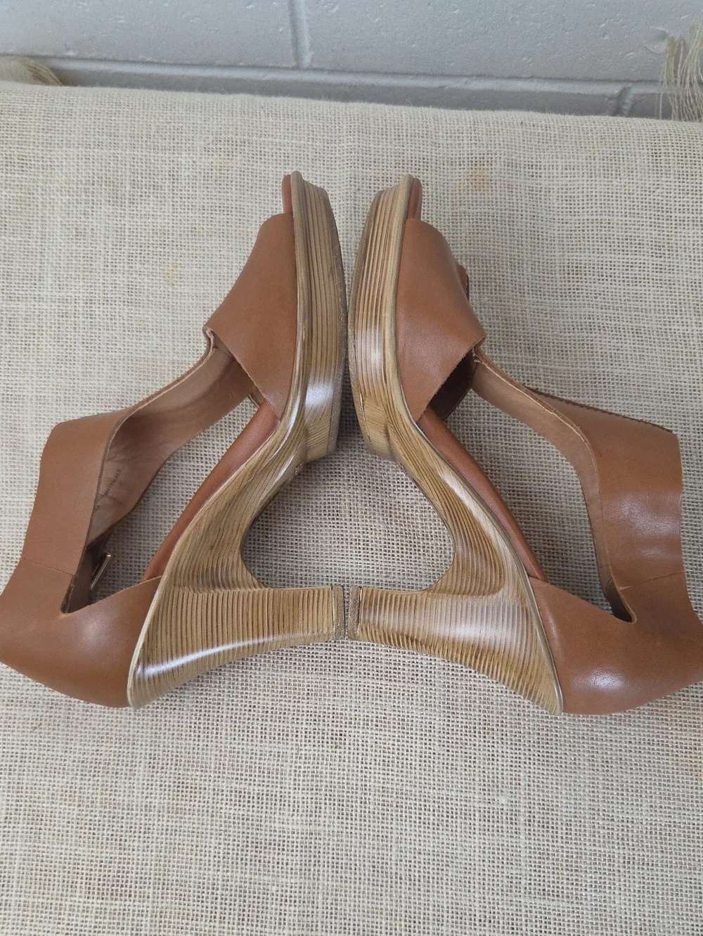Sofft Dabney T-Strap Open Toe Leather Platform Sandal Sz6